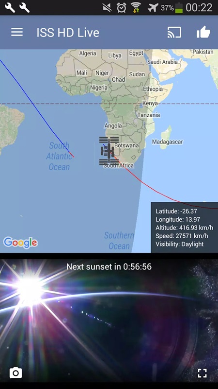 Split screen to track phenomena more clearly in ISS Live Now MOD APK